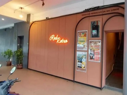 RED RETRO BISTRO AND SPORTS BAR (PD)